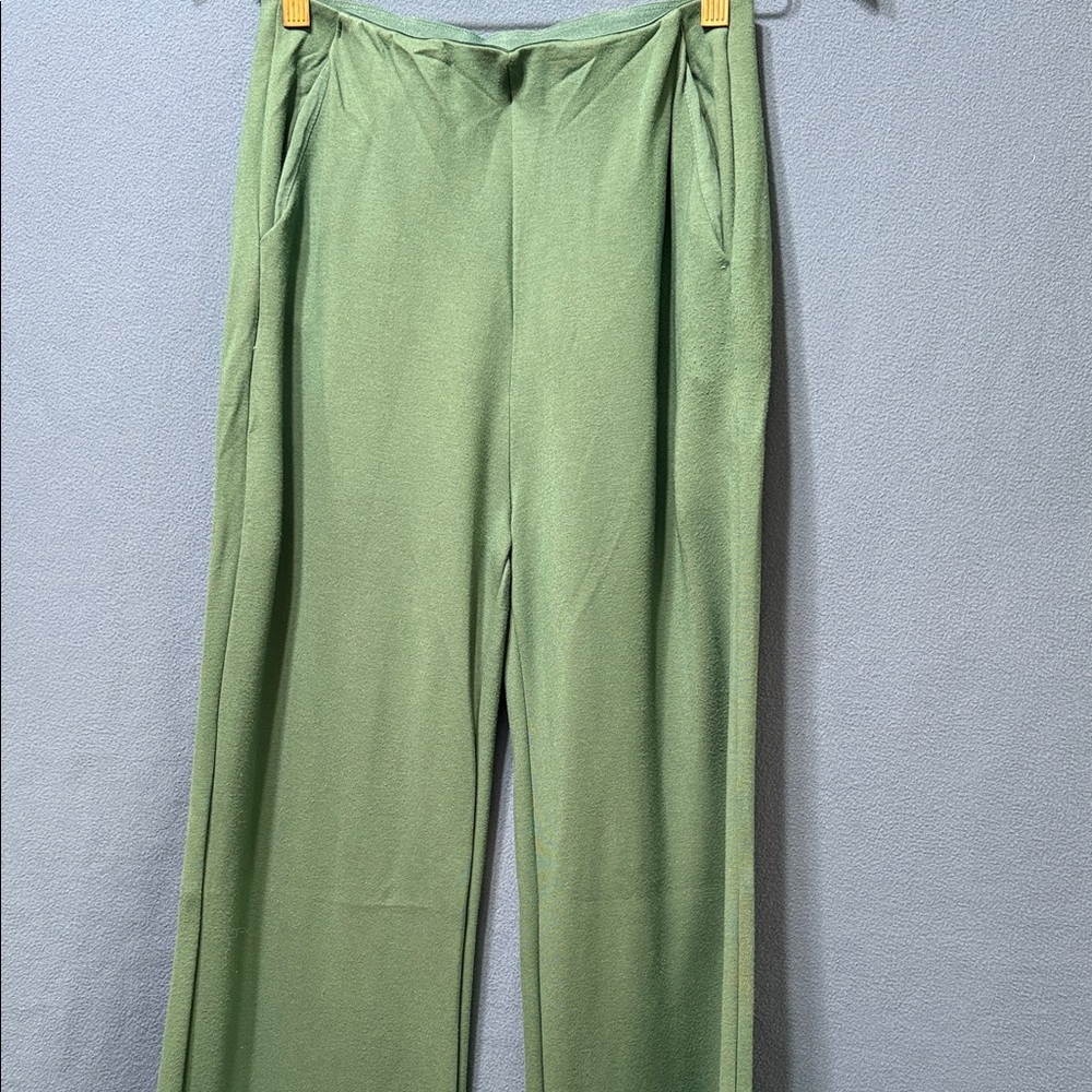 Elegant Green Women's Sweatpants with Two Side Pockets Size M Used
